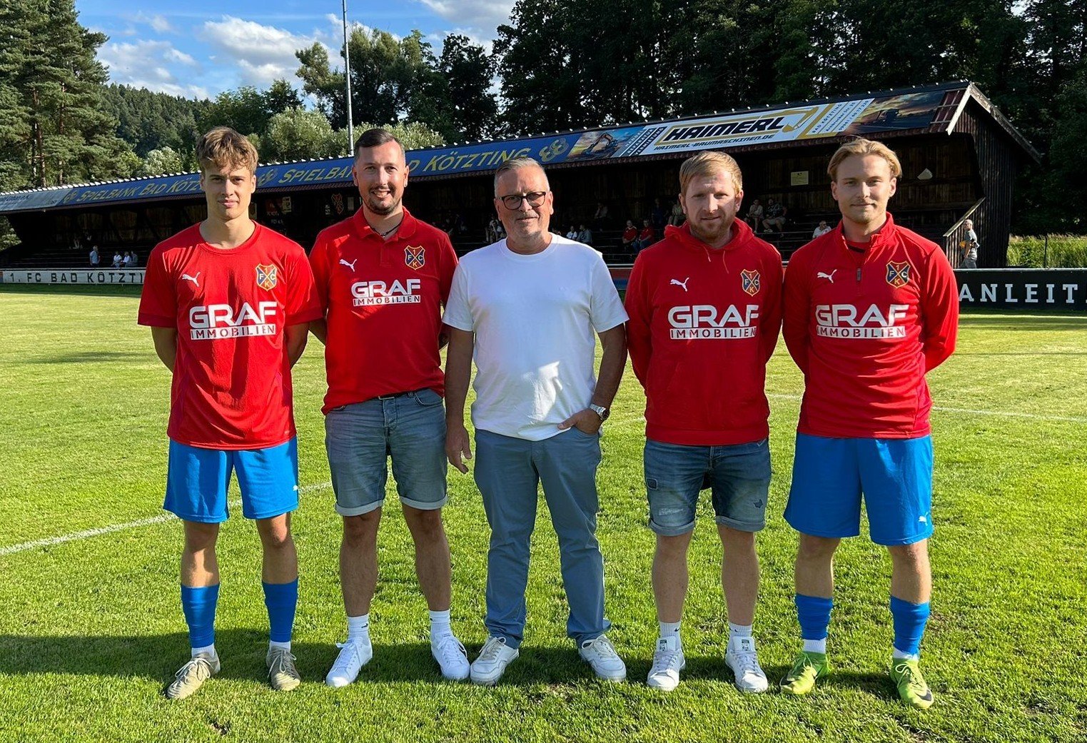 Graf Immobilien stattet Landesligakicker des 1. FC Bad Kötzting aus