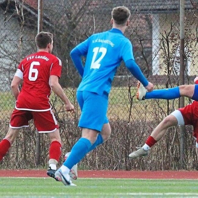 Der 1. FC Bad Kötzting empfängt den FC Tegernheim im Stadion am Roten Steg.